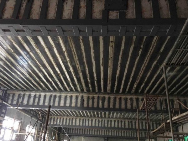 梁粘鋼施工照片